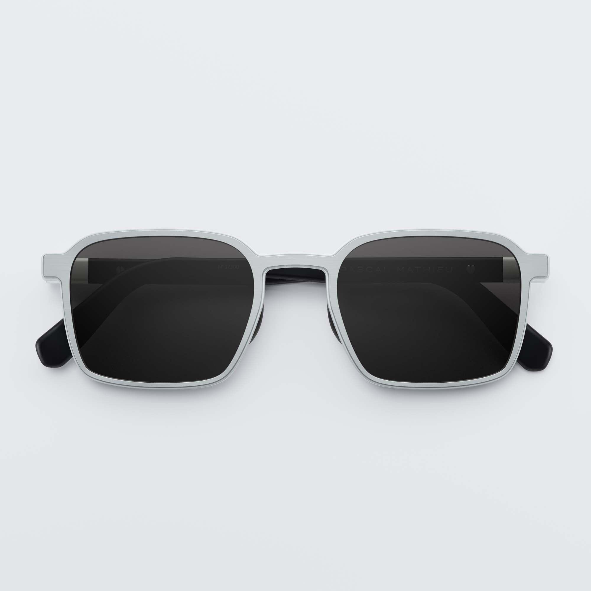 VINCINE STEEL & WHITE